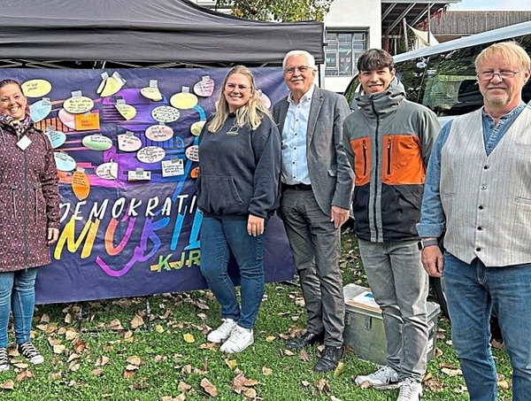 Demokratiemobil macht Halt in Fürstenzell Demokratiemobil macht Halt in Fürstenzell